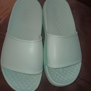 Skechers foamies slip ons size 8